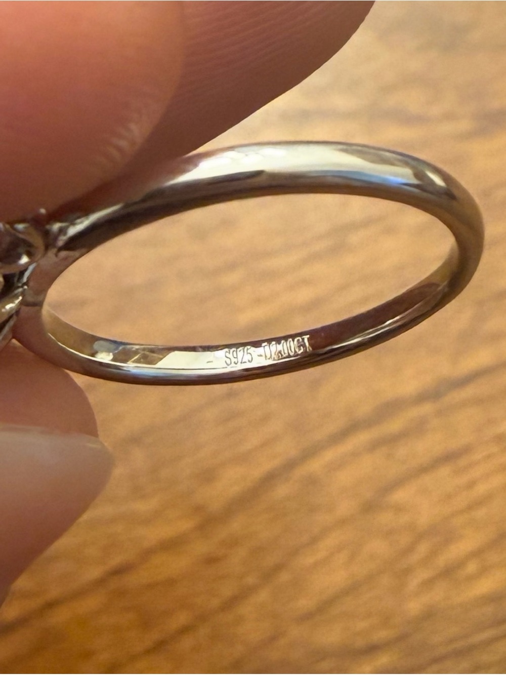 Elegant 2 caratBlue Moissanite Ring with 3 Moissanite Stones on each side size 7 - Picture 8 of 9